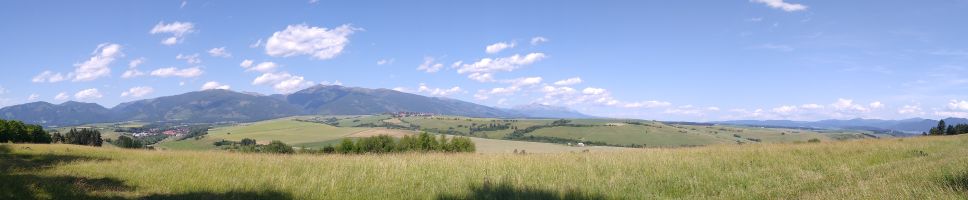 pohľad na Vysoké Tatry z Háj - Nicovô Vojnový pamätník a cintorín